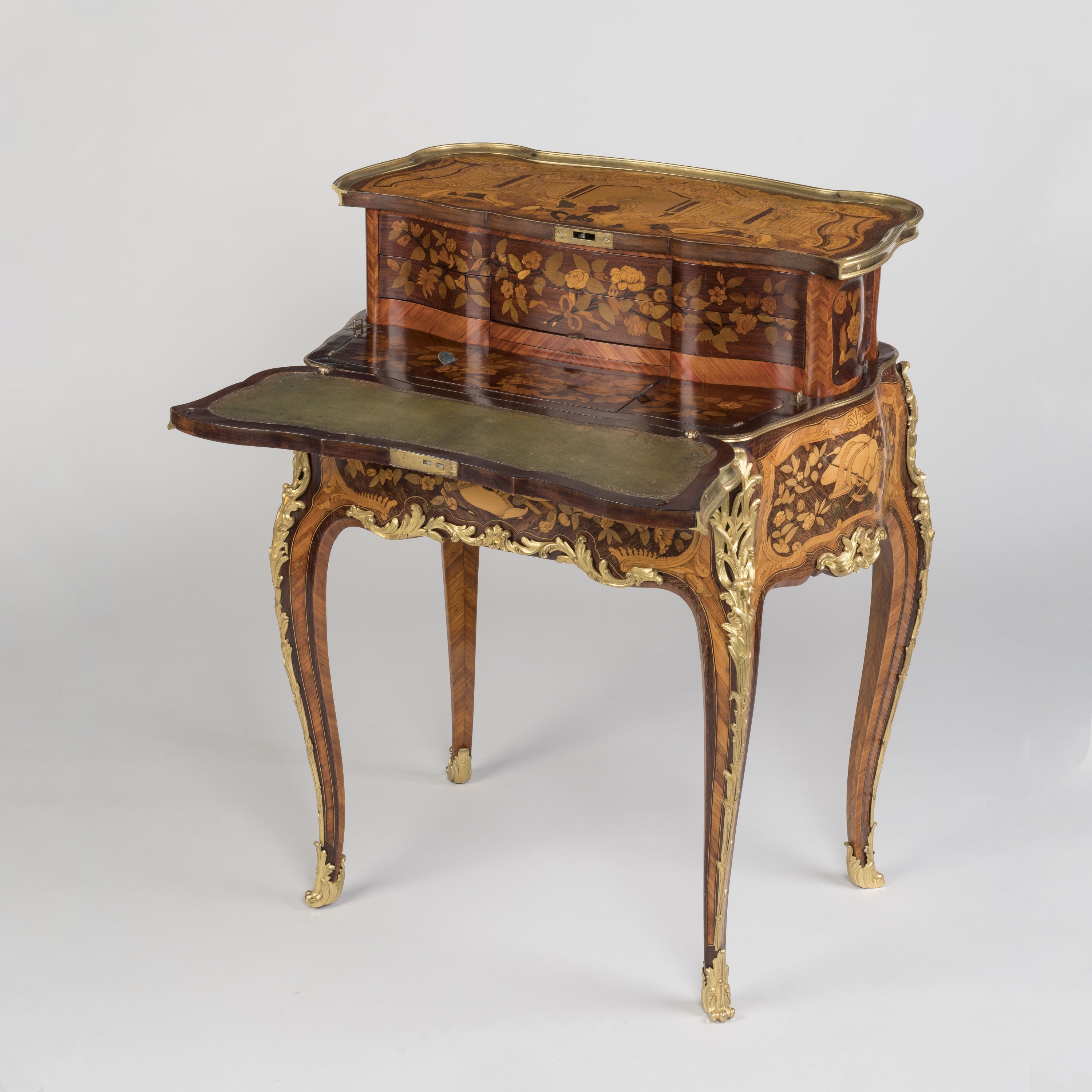 An Ingenious Mechanical Table 'à la Bourgogne' In the manner of Oeben