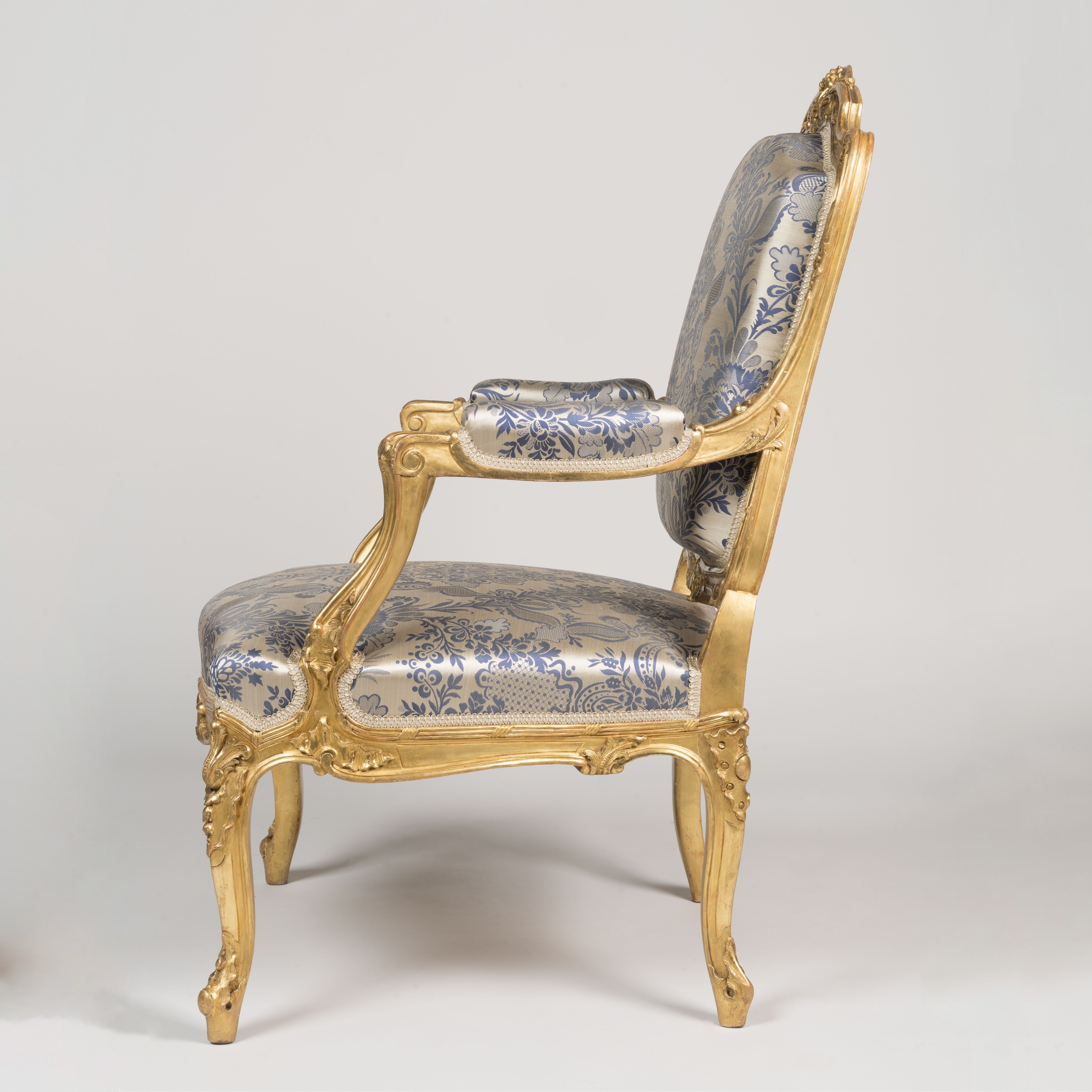 A Pair of Louis XV Style Fauteuils à la Reine In the manner of Jean-Baptiste Tilliard