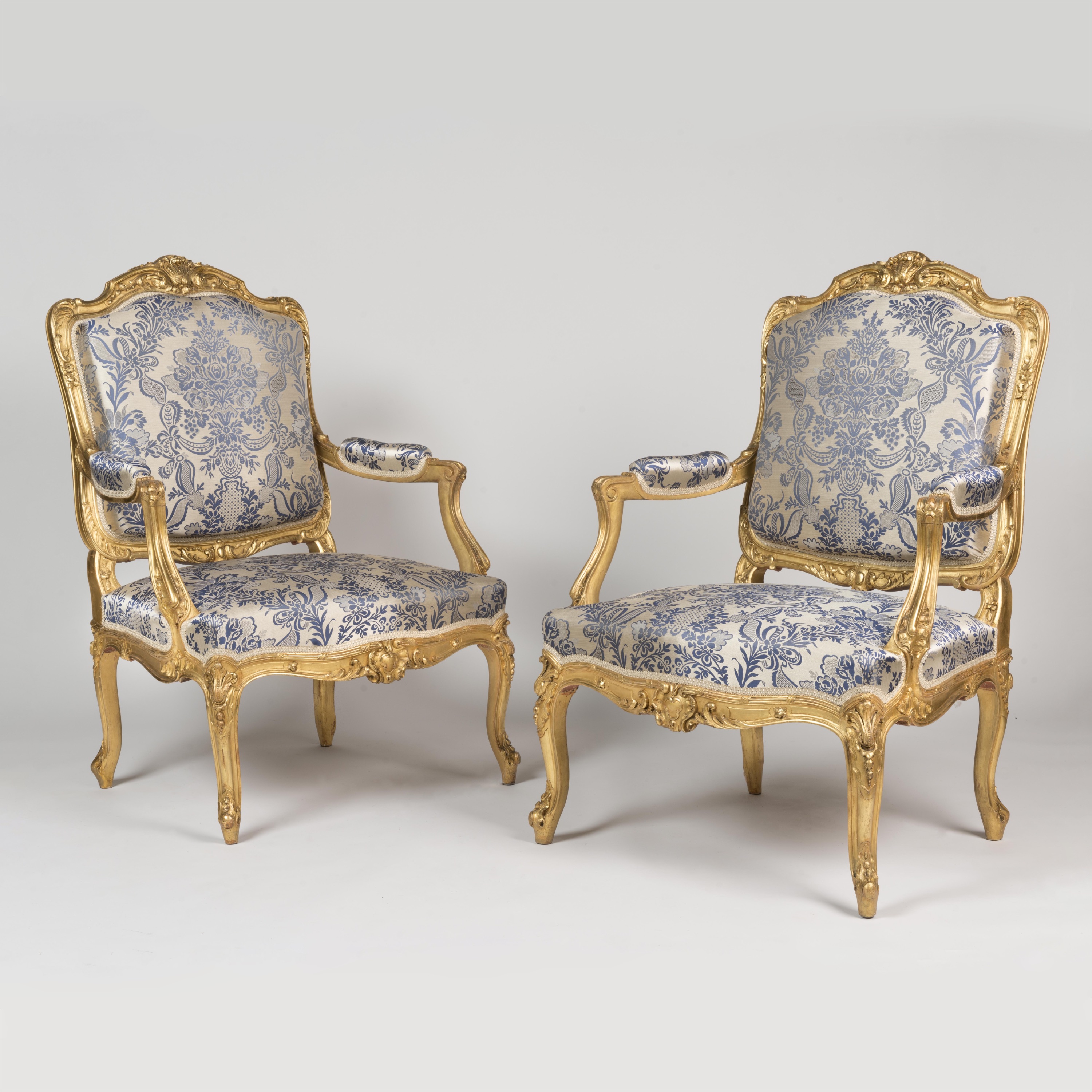 A Pair of Louis XV Style Fauteuils à la Reine In the manner of Jean-Baptiste Tilliard