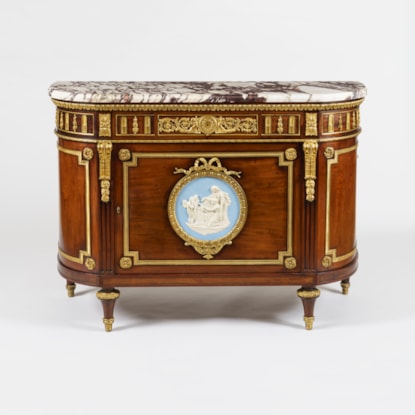 A Commode à l'Anglaise by Zwiener