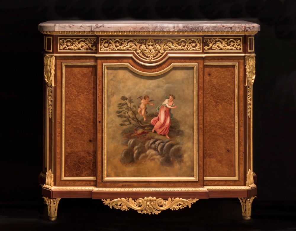 Commodes & Chests
