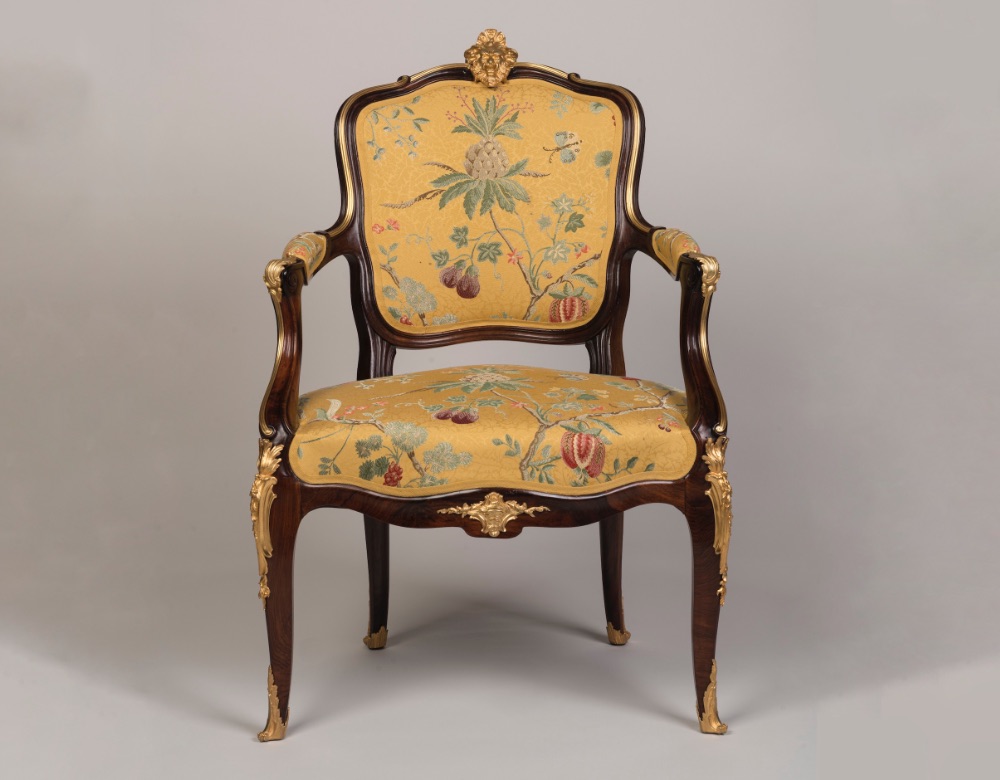 Armchairs & Fauteuils